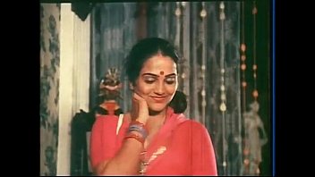 mallu maid cleavage show and tempting her boss 1