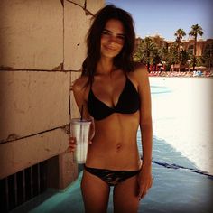scorching emily ratajkowski snaps that will blur your vision