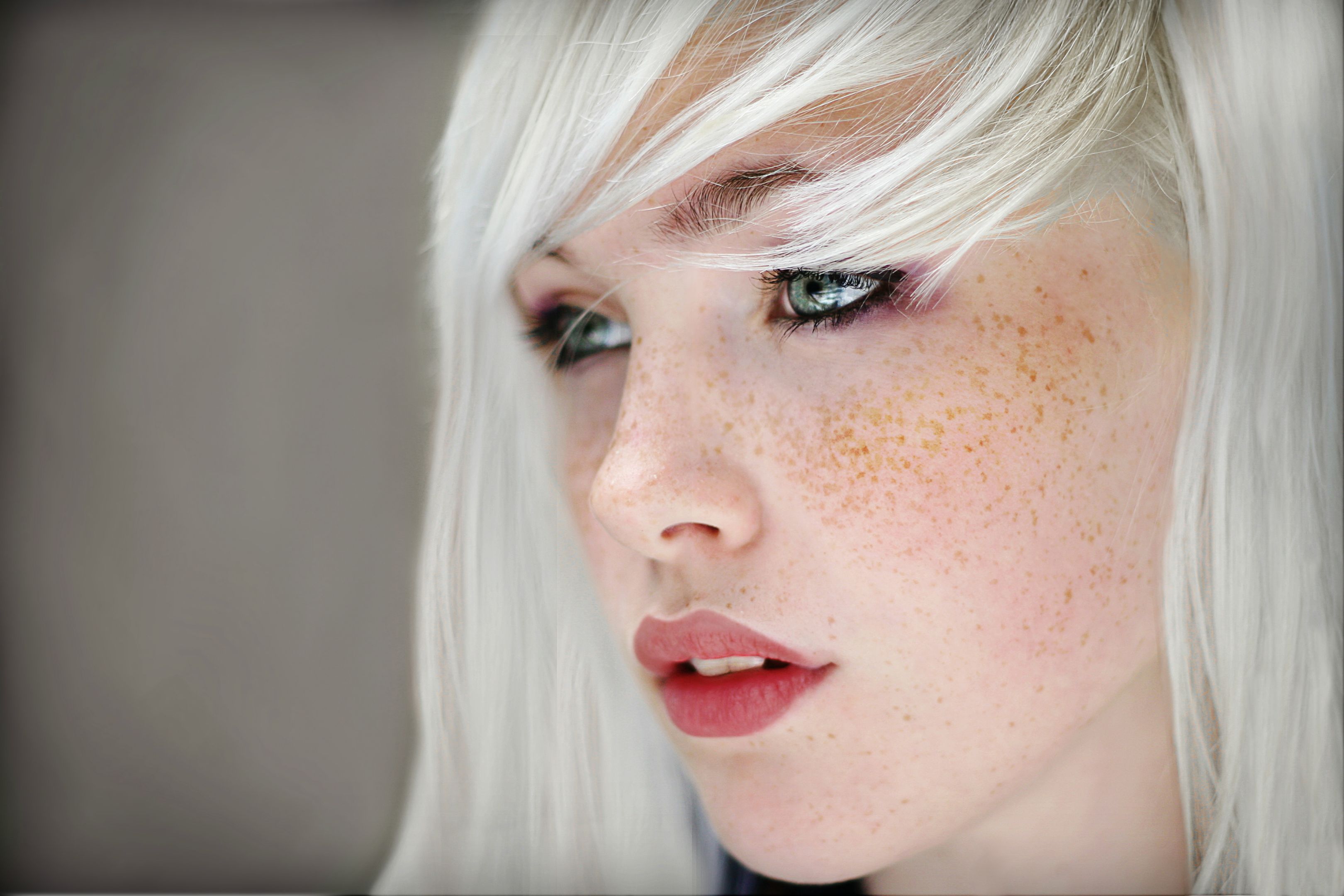 white girl with blonde hair blonde